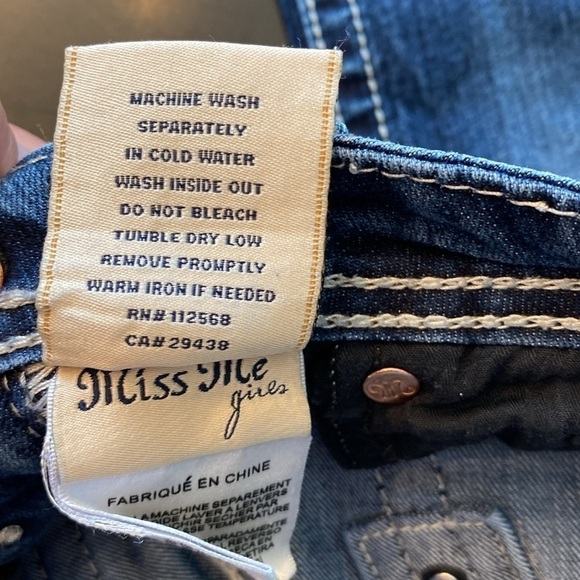 Miss Me Girl Jeans size 8 Denim with Rhinestones on Back Pockets Great Condition - Picture 8 of 10